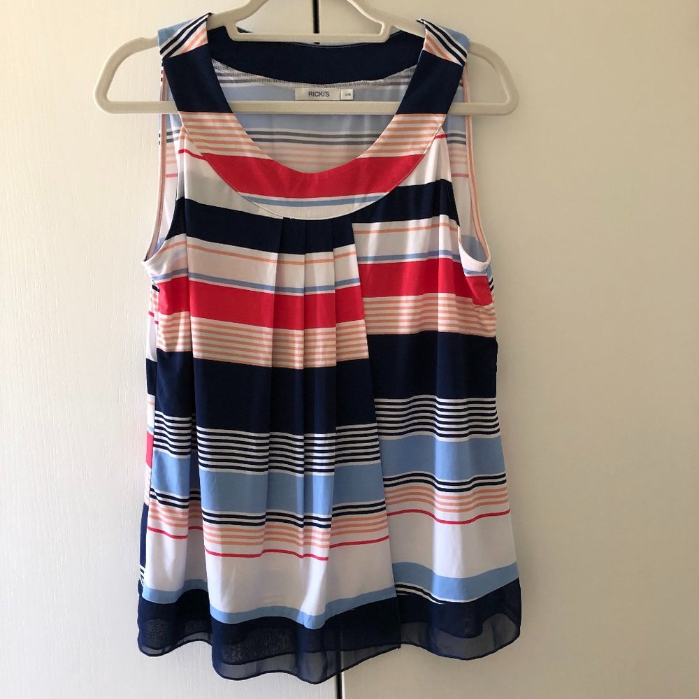 Size L Ricki's Pleated Front Top NWOT